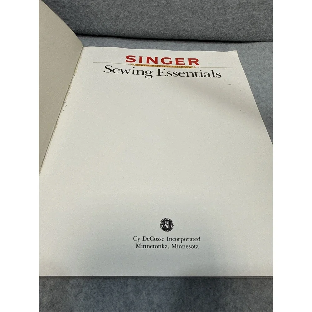 VTG Singer Sewing Essentials Book 1980's Reference Guide Learn To Sew Begin Book